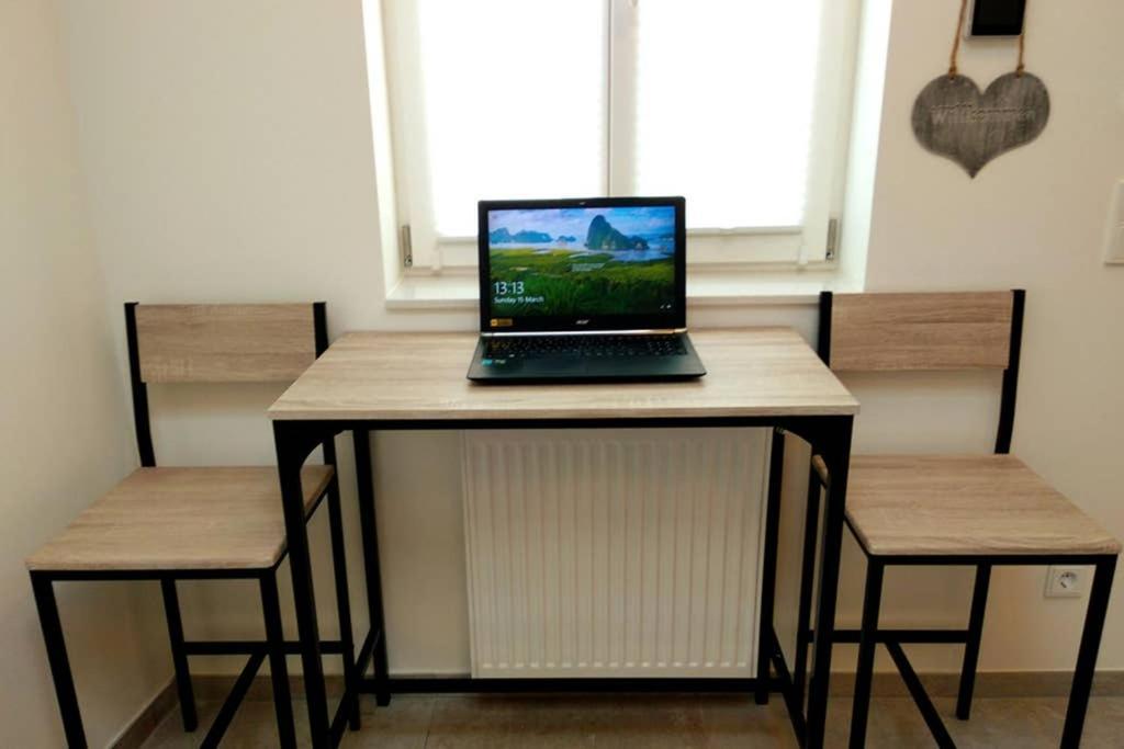 Pearl Studio Apart - King Bed - Netflix - Projector - Fast Wi-Fi Trier Luaran gambar
